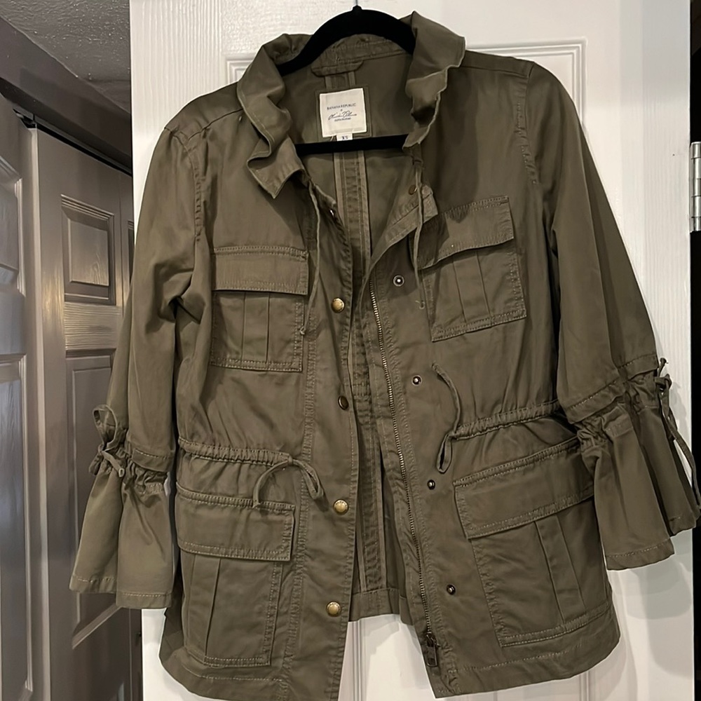 Banana Republic Sage Green Jacket. Lots of pockets with Zipper front and Snaps